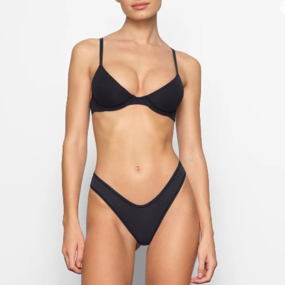 SKIMS Plunge Bra in Onyx (Size 34DD)